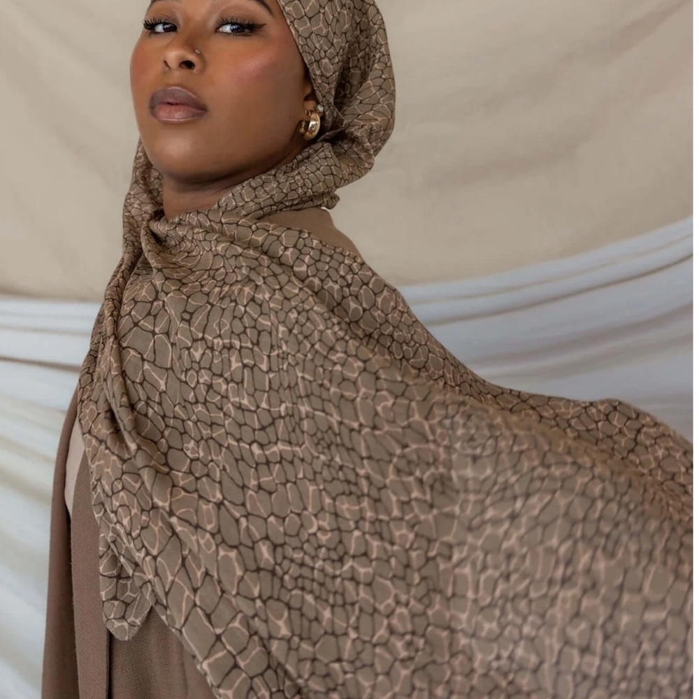 🐊 crocodile print Vela scarves sold out!— standard size!